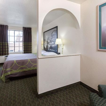Super 8 By Wyndham Tulsa/Downtown/East Hotel Exterior photo